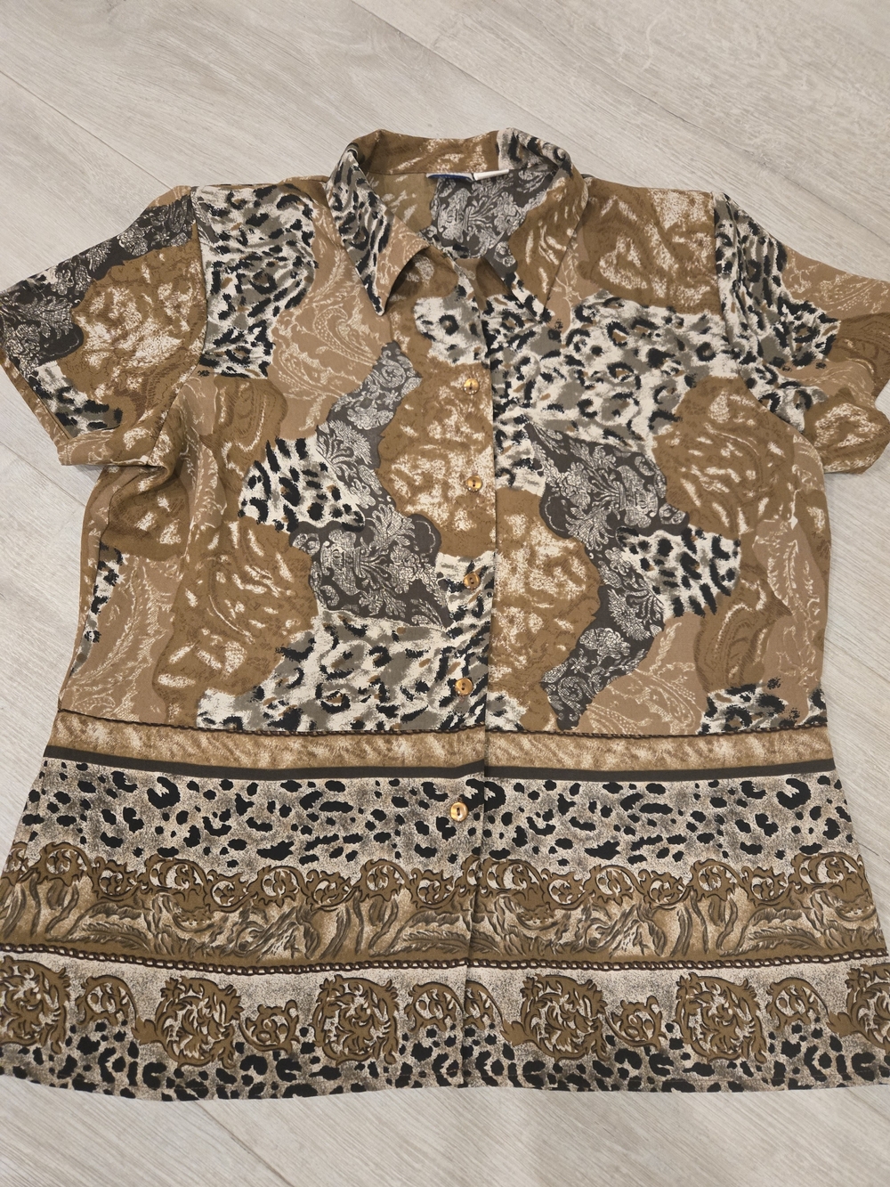 Anna Women’s Casual Short-Sleeve Button-Down Shirt in Tan and Black